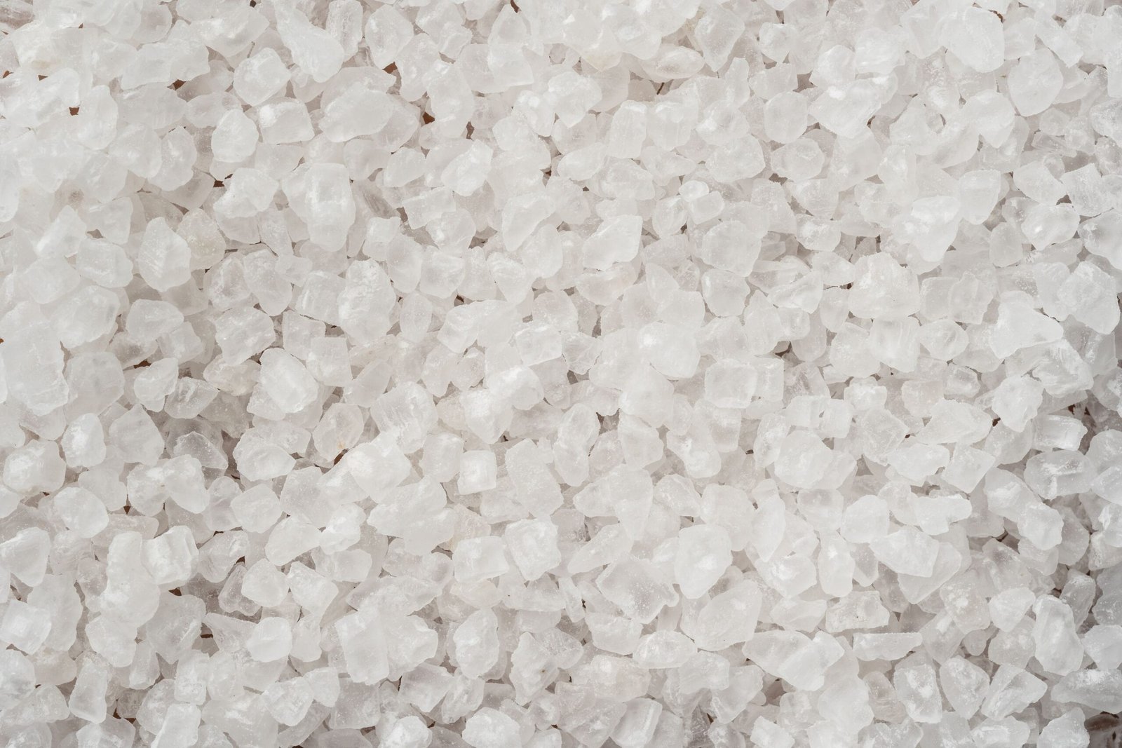 Coarse sea salt crystals (sal grosso)