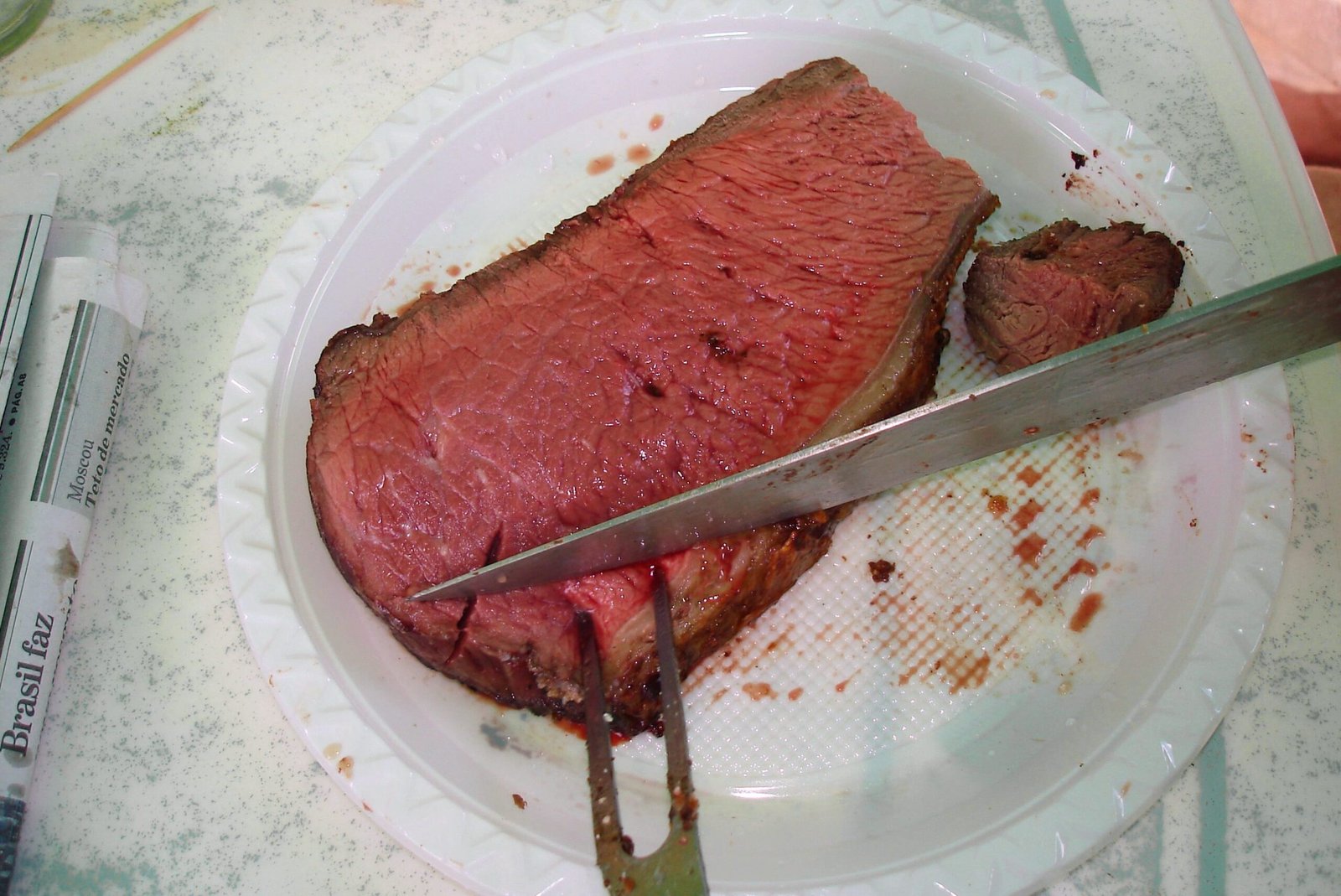 Sliced grilled picanha with the fat cap left on