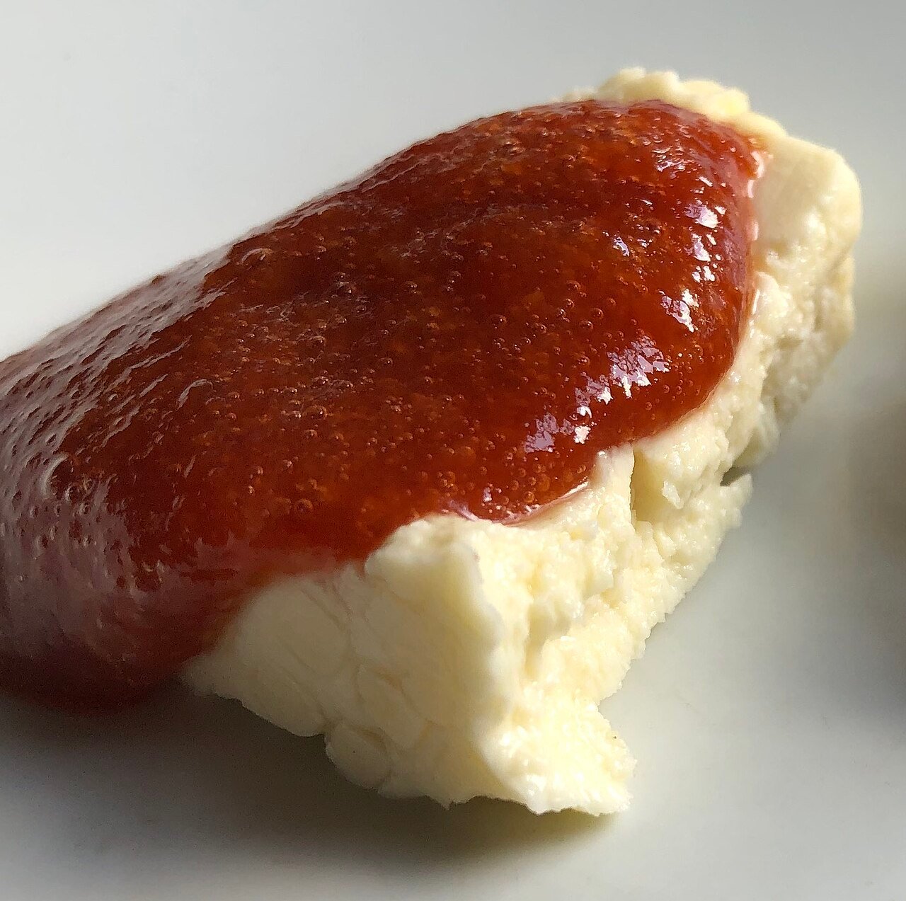 Romeu e Julieta: a wedge of fresh white cheese topped with a thick slice of dark guava paste (goiabada)
